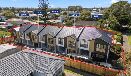 Images 8 1-5/ 543 Massey Road, Mangere